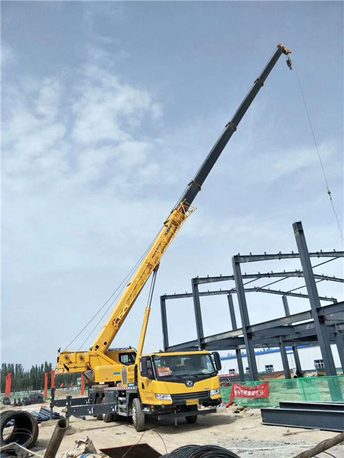 凉山超高层建筑钢结构吊装案例